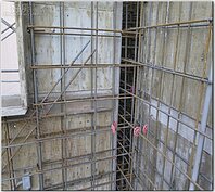 牆體鋼筋間距、厚度須定位綁紮，才能發揮牆體的抗剪力效果。