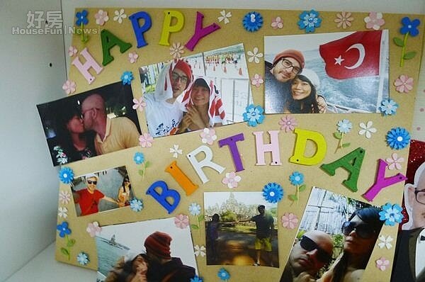 3.老婆將兩人出遊照片製成海報,在吳鳳生日那天送他,是他最珍貴的收藏。