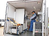 最新型環境監檢車　首航澎湖