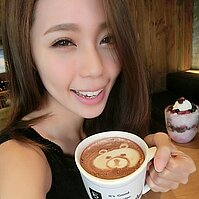 外型甜美親切的黃噹噹Rita