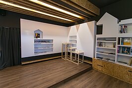 為了讓台灣的建築設計更上一層樓，林憲忠把咖啡店空間的三分之二設計成展演中心，不時有設計展與分享會舉辦。