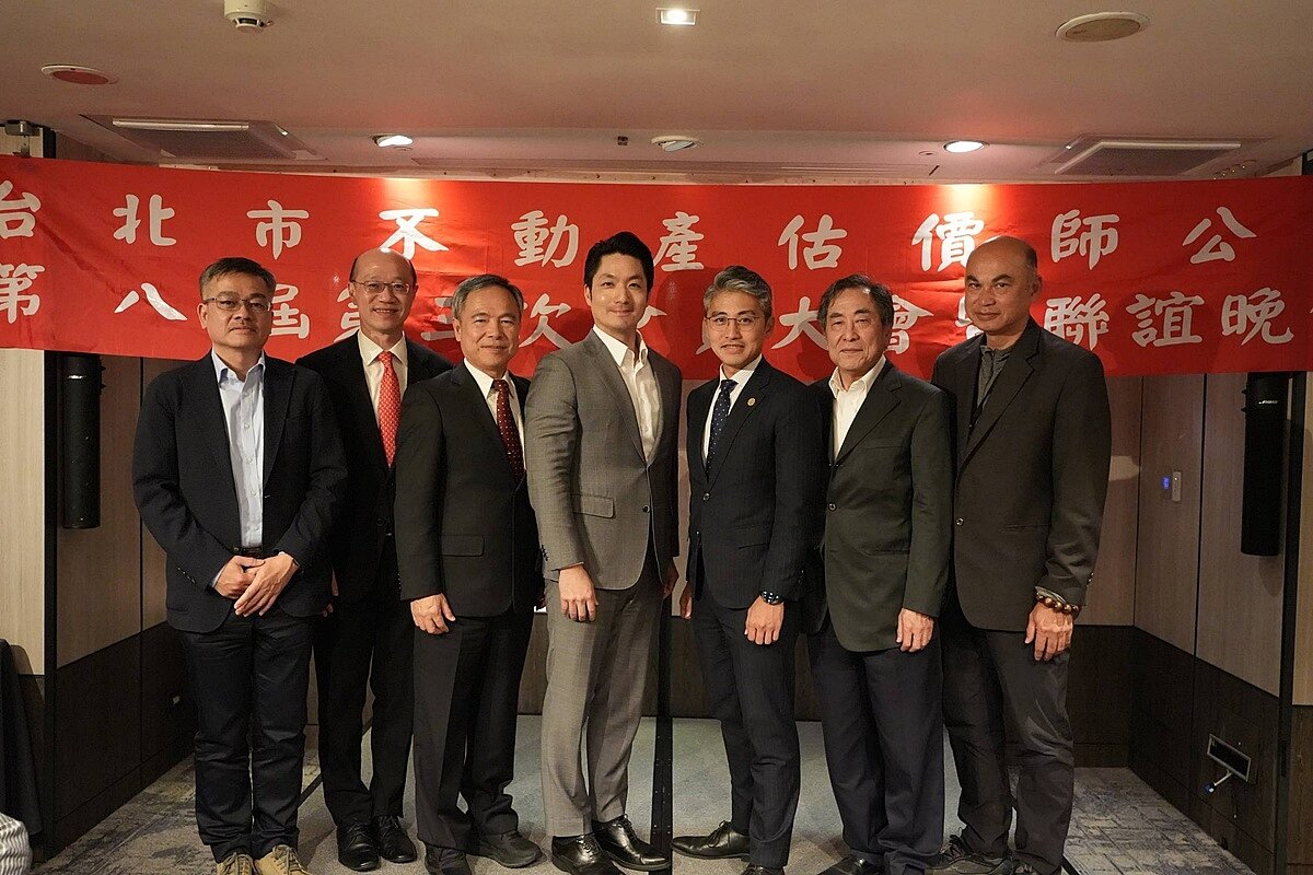 臺北市不動產估價師公會成立至今已23年，日前舉辦會員大會暨晚宴，臺北市長蔣萬安（中）親至會場給予估價師們崇高的敬意及感謝。圖／臺北市不動產估價師公會提供