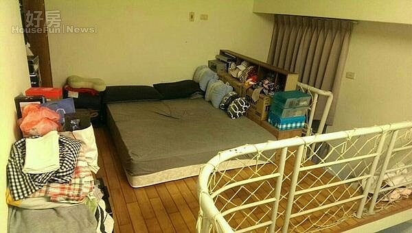 4.樓上主臥的空間有4坪大,擺雙人床也很寬敞。