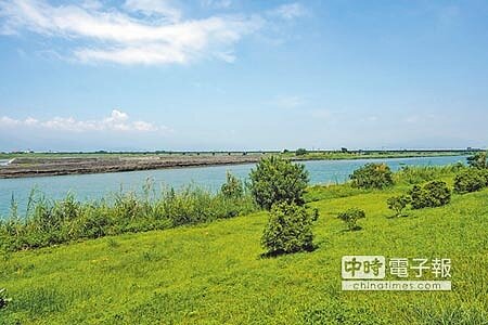 把觀光資源連起來 壯圍鄉的新南村、東港村被宜蘭河隔開,地方認為,興建觀光吊橋連接兩村,有助於觀光發展。(李忠一攝)