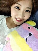 偶爾學校沒課或沒有工作，Hannah自認為會搖身恢復宅女一枚，也經常賴在床上放空一整天。
