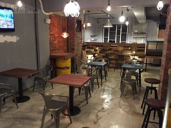 
2.「Triple Cafe」是複合式咖啡廳，大約有20坪空間提供消費者休憩，另外10坪空間是單車行！