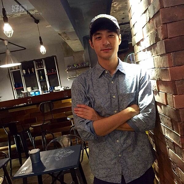 1.模特兒出道的周洺甫,演出電視劇打開知名度,跟朋友投資開了咖啡廳,還因為喜愛單車,自己研發單車零件,吸引車友慕名而來。