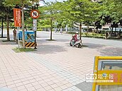 機車闖海山捷運站廣場　險象環生