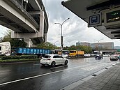 內湖五期商辦有「通勤惡夢」　沒捷運、公車擠爆　她撐1年就走人