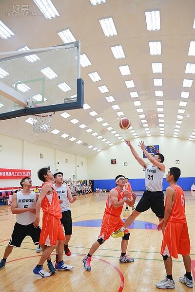 今年第二年舉辦的「永慶盃籃球爭霸賽」,自6月3日開打到7月1日進行總冠軍賽,共19個隊伍參與,經歷21場激烈賽事,累積到場參與人數超過千人。