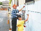 興南村救牆　一堆廣告變一群蝴蝶