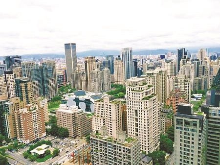 
央行總裁楊金龍強調，房市管制「未到大舉鬆綁之時」。央行報告揭露，除房價未明顯下滑，另一理由與新青安房貸政策有關。圖∕本報資料照片
