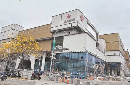 
台中市漢神洲際購物廣場4月10日正式開幕，地方憂周邊交通陷入黑暗期，漢神祭出補貼導引民眾利用綠色運具到館等多項疏流措施。（馮惠宜攝）
