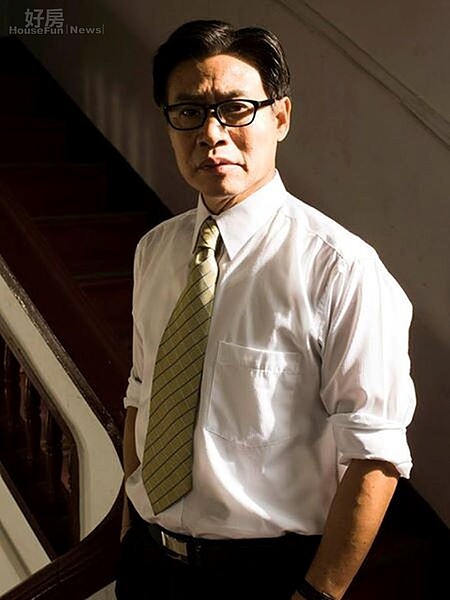 3.近日在電視劇《落日》中飾演法醫的朱陸豪,也在林口買屋自住,成了蘇霈鄰居。(取自電視劇《落日》粉絲頁)