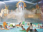 闖沙灘祕境　墾丁遊客玩命