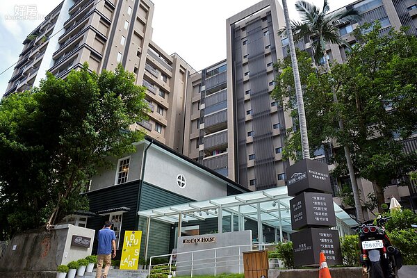 「雙層牆」以及「雙層窗」可以大幅改善西曬牆面的問題,冬暖夏涼。(好房資料中心)