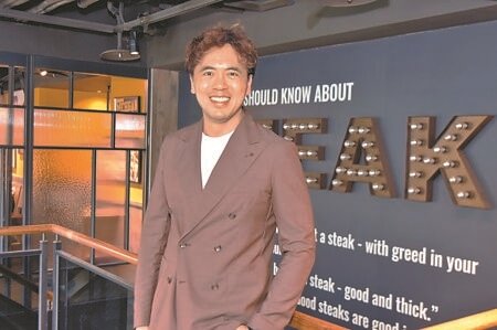路易莎集團併購「傑克兄弟牛排」,董事長黃銘賢表示,是路易莎邁向更多元的全時段餐飲新里程。圖∕姚舜