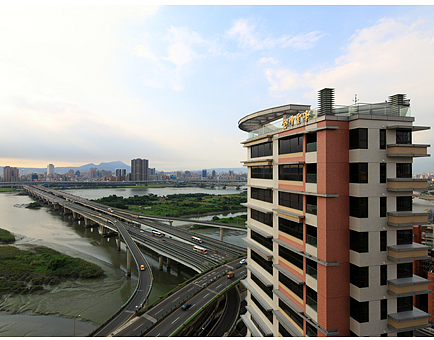 全坤雲峰開出北市降價第一槍，開價直接打75折銷售。（截取自全坤建設）