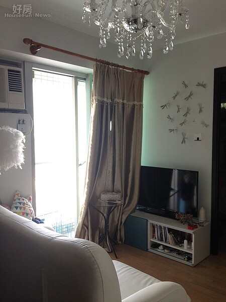 
4.位居高樓層加上大面落地窗戶，白天採光相當好。