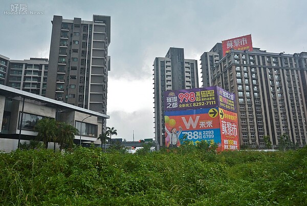 洲子洋重劃區新建案林立,但不乏可見到未開發土地。(好房網News記者 陳韋帆/攝影)