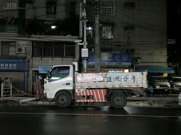 嚴防颱風災情，已有救災車就定位待命。（好房網News記者陳韋帆／攝影）