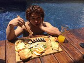 砸百萬澎湖開民宿　納豆帶女友入住