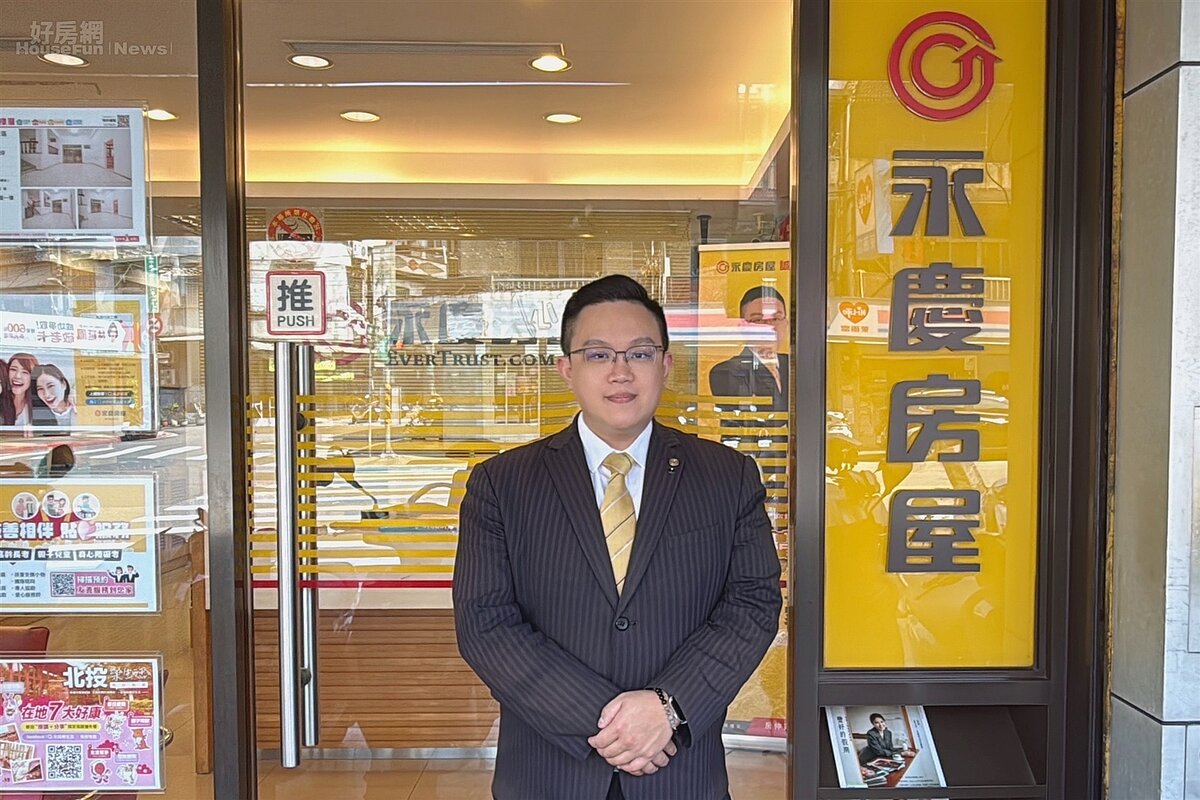 永慶房屋經紀人員在服務中察覺客戶可能遭詐騙，主動協助客戶報案，避免財務損失再擴大。圖／永慶房產集團提供
