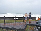 基隆陣風最大達11級　沿海掀8米巨浪