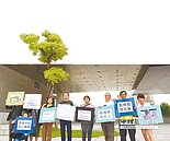 巧合！護樹團體抗議　樹木竟倒了