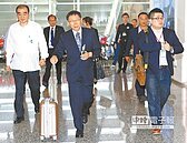 柯P搭經濟艙赴世大運　市府官員出國　比照辦理