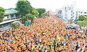8千人開跑！　新港奉天宮前橘海一片