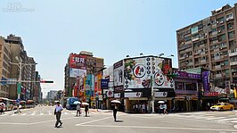 饒河街旁的商店因應而生，但因松山線通車店租喊漲，有些店家因此退場