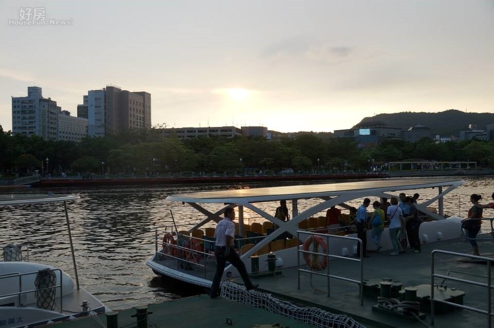 高雄愛河的渡船口。(好房網News記者賈蓉/攝影)