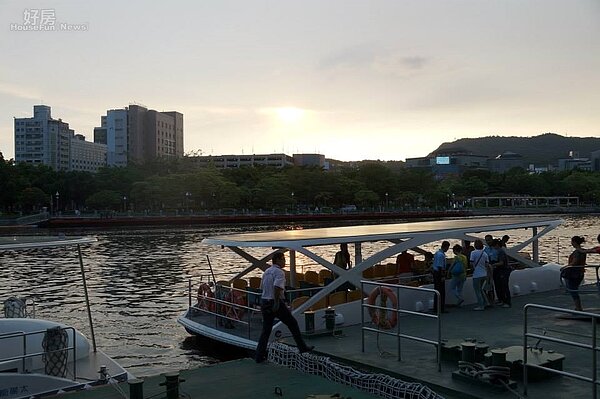 高雄愛河的渡船口。(好房網News記者賈蓉/攝影)