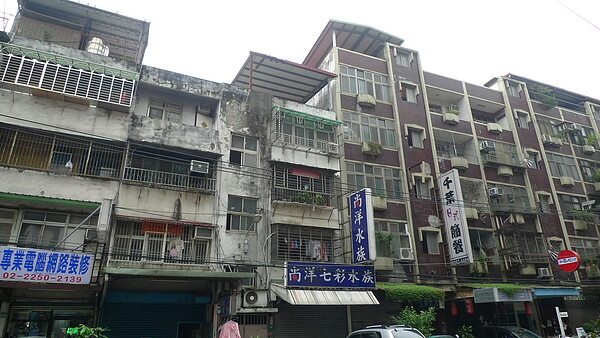 為推動老公寓進行老屋拉皮,北市今年針對7層樓以下、無電梯中低樓層公寓給予補助(圖/好房資料中心)
