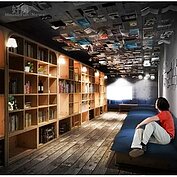 住宿在BOOK AND BED TOKYO這間膠囊旅館中，放眼望去都是書。