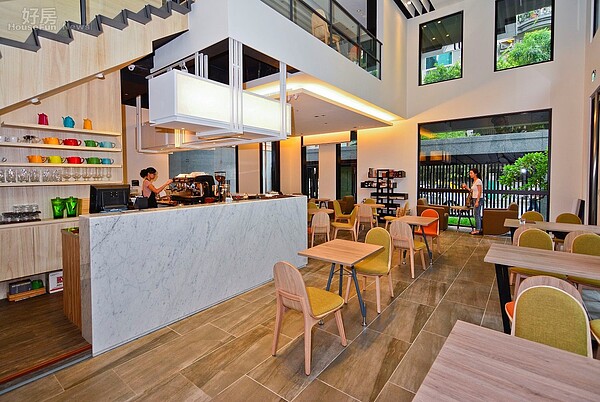Cafe 21咖啡廳空間設計的感覺很寬敞。(好房網News記者 陳韋帆/攝影)
