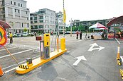 龍山停車場啟用182個汽機車位　收費遭反對
