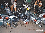 逢甲商圈　酒駕連環撞 7人11機車全倒