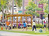 台南公園變私人羽球場？護樹志工開炮