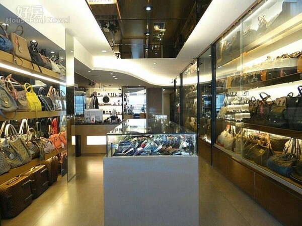 2.二手名牌店雖位於二樓,但氣勢一點也不輸一樓店面。