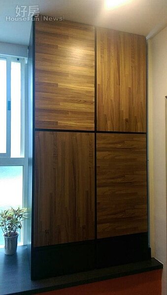 6.木製的收納櫃條紋分別錯開,視覺上很搶眼。