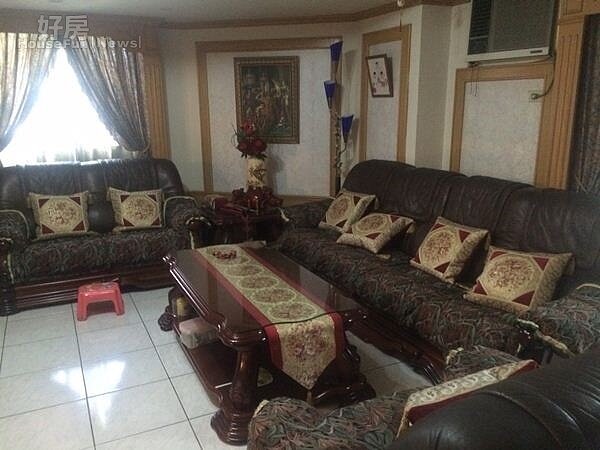 2.鴨鴨與家人同住在蘆洲,屋齡超過20年,裝潢屬爸媽那一代的老派風格。