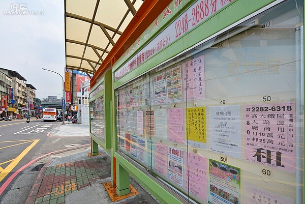 租屋看板與廣告。(好房網News記者 陳韋帆/攝影)