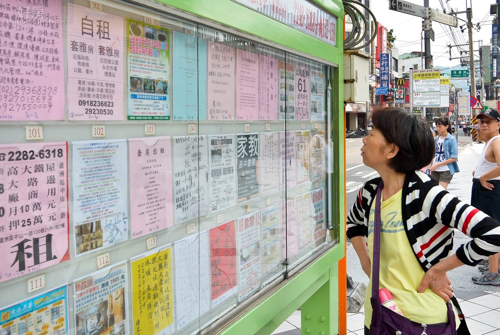 租屋看板與廣告。(好房網News記者 陳韋帆/攝影)