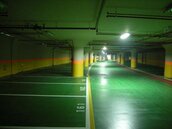 北市府前地下停車場　試辦更換LED燈具