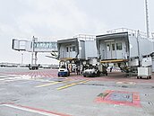 全球最大A380客機來了　桃機設新空橋迎接