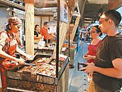 原住民一條街…　充滿原民幽默感