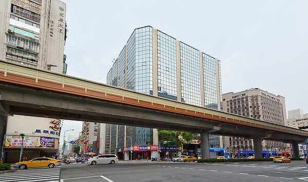 微風商圈店面開標,但高房價的壓力迫使流標。(好房網News記者 陳韋帆/攝影)