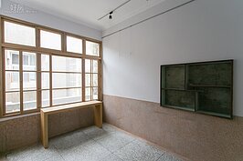 二樓現在規劃成為藝文展示區，不定時會有藝術家、創作者在此展出作品。
